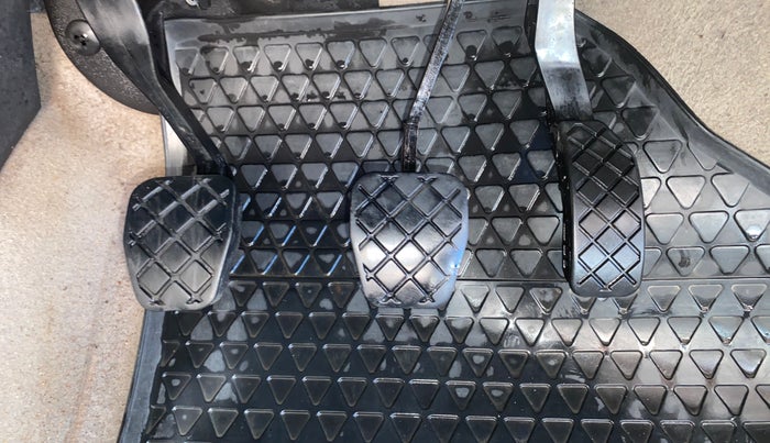 2014 Volkswagen Polo COMFORTLINE 1.2L, Petrol, Manual, 44,337 km, Pedals