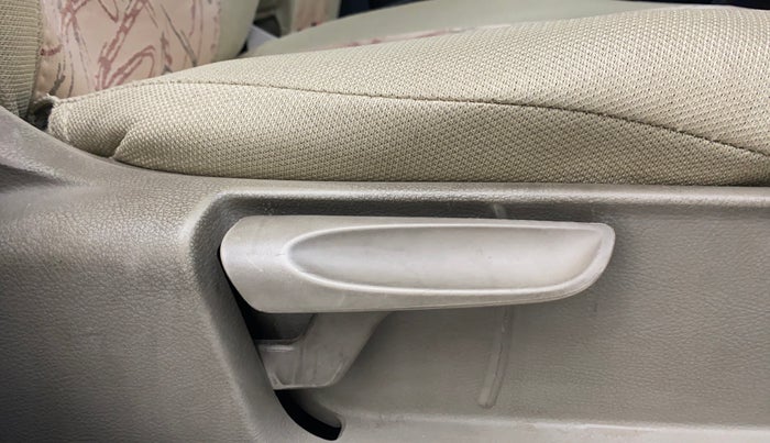 2014 Volkswagen Polo COMFORTLINE 1.2L, Petrol, Manual, 44,337 km, Driver Side Adjustment Panel