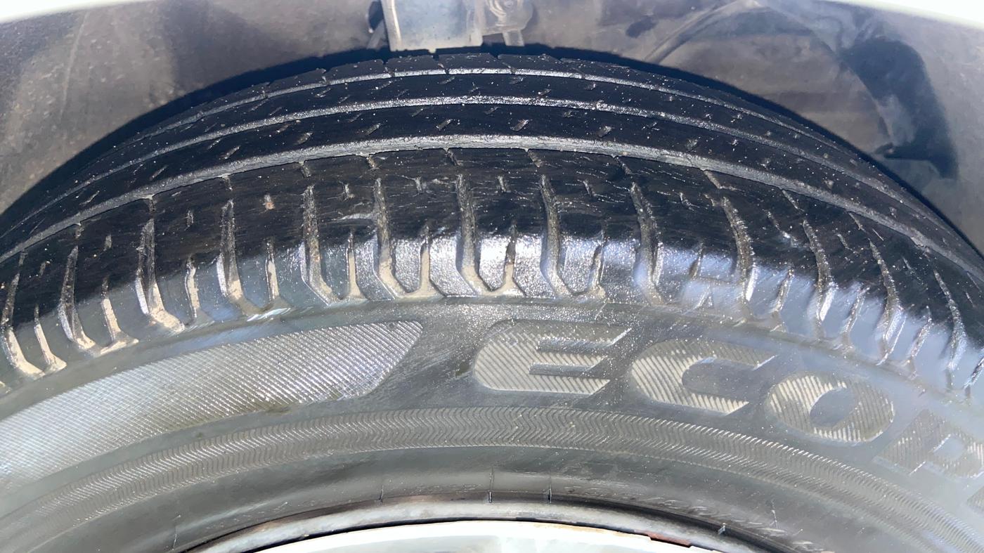 2020 Maruti Swift VXI AMT, Petrol, Automatic, 38,458 km, Right Front Tyre Tread