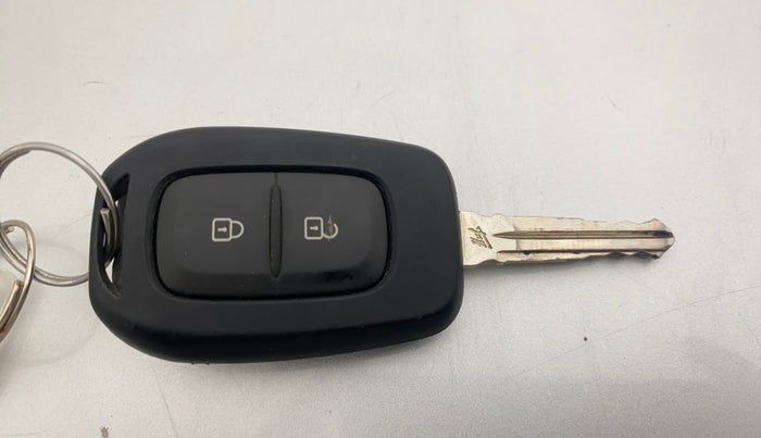 2022 Renault TRIBER RXT, Petrol, Manual, 28,902 km, Key Close Up