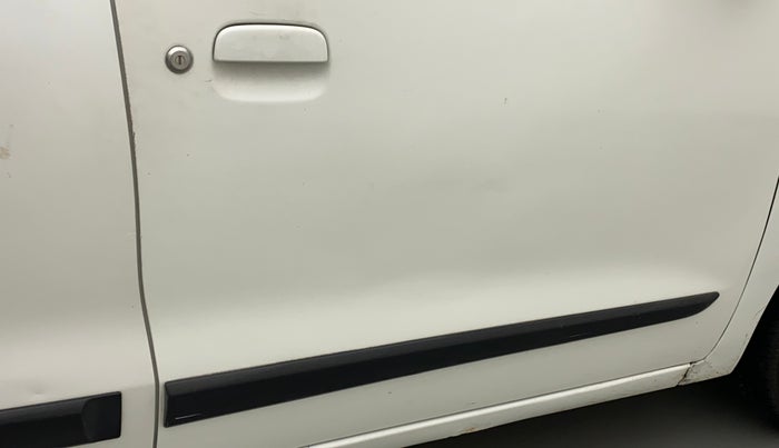 2016 Maruti Wagon R 1.0 VXI, CNG, Manual, 61,363 km, Driver-side door - Minor scratches