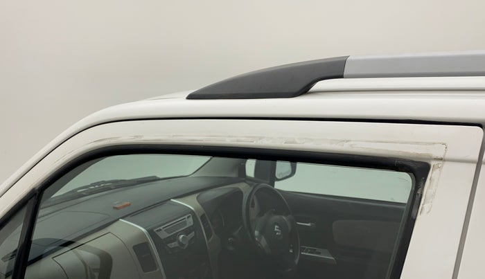 2016 Maruti Wagon R 1.0 VXI, CNG, Manual, 61,363 km, Front passenger door - Door visor damaged