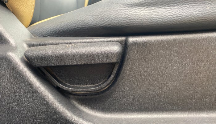 2013 Hyundai i20 SPORTZ 1.2, Petrol, Manual, 66,144 km, Driver Side Adjustment Panel