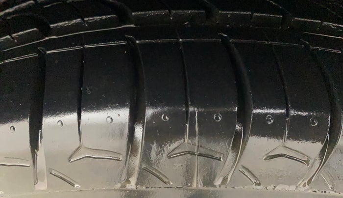 2013 Hyundai i20 SPORTZ 1.2, Petrol, Manual, 66,144 km, Right Front Tyre Tread