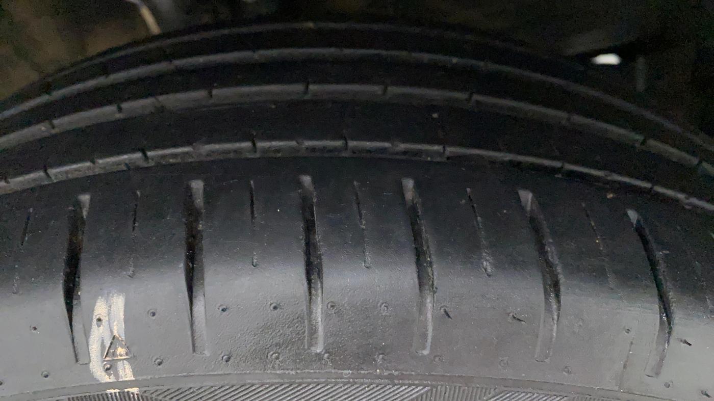 2021 Toyota Glanza G MT PETROL, Petrol, Manual, 20,326 km, Right Front Tyre Tread
