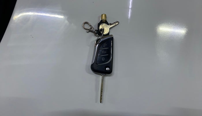 2019 Maruti Alto K10 VXI, Petrol, Manual, 97,047 km, Key Close Up