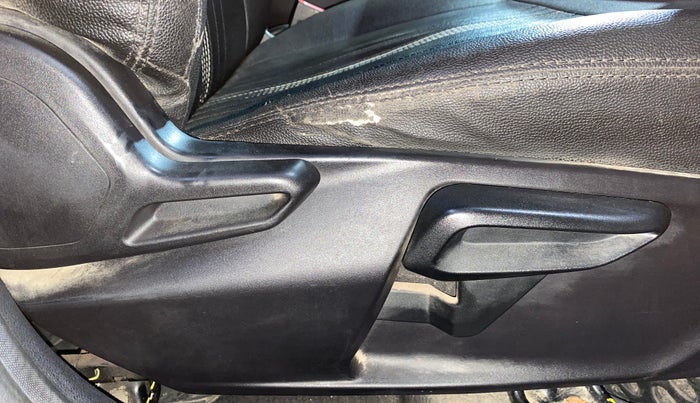 2022 Tata Tiago XT PETROL, Petrol, Manual, 82,299 km, Driver Side Adjustment Panel