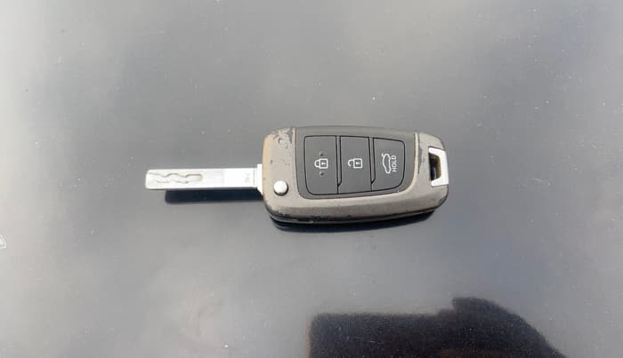2018 Hyundai Verna 1.6 VTVT SX, Petrol, Manual, 77,642 km, Key Close Up