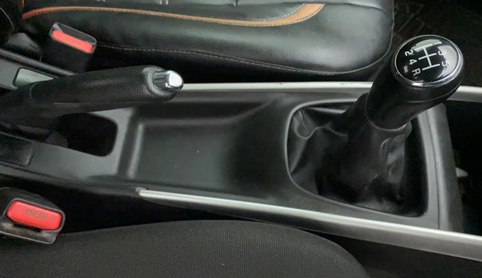 2016 Maruti Baleno ALPHA DIESEL 1.3, Diesel, Manual, 99,240 km, Gear Lever