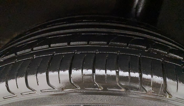 2016 Maruti Baleno ALPHA DIESEL 1.3, Diesel, Manual, 99,240 km, Left Rear Tyre Tread