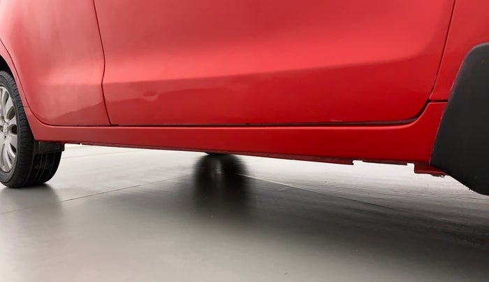 2016 Maruti Baleno ALPHA DIESEL 1.3, Diesel, Manual, 99,240 km, Right running board - Paint is slightly faded