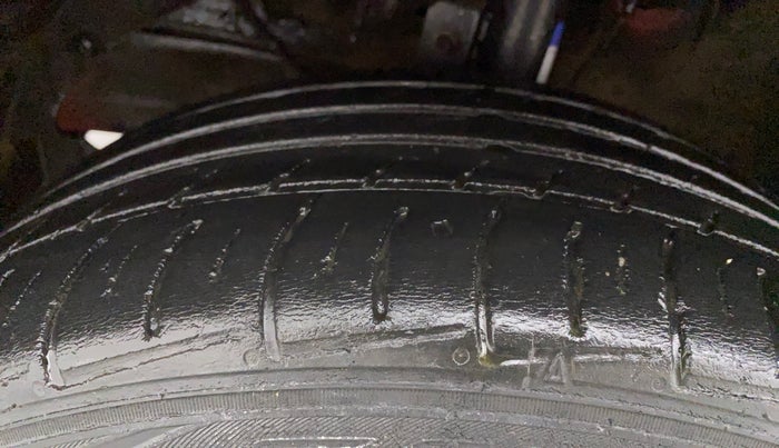 2016 Maruti Baleno ALPHA DIESEL 1.3, Diesel, Manual, 99,240 km, Left Front Tyre Tread