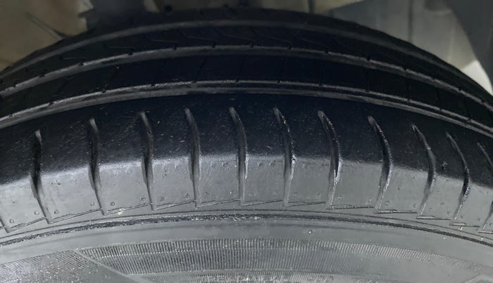 2020 Hyundai NEW SANTRO 1.1 ERA EXICUTIVE, Petrol, Manual, 30,711 km, Right Front Tyre Tread