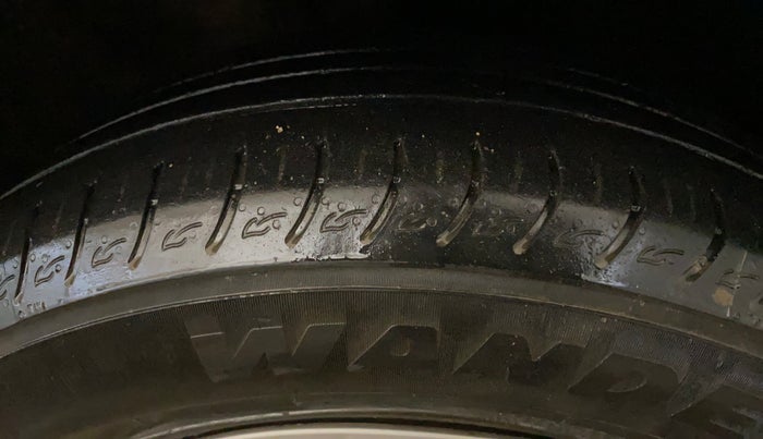 2023 KIA CARENS  PRESTIGE 1.5 TURBO PETROL IMT 7 STR , Petrol, Manual, 52,858 km, Right Front Tyre Tread