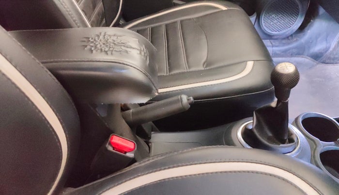 2017 Honda BR-V 1.5L I-VTEC S, CNG, Manual, 81,618 km, Gear Lever