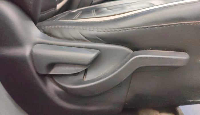 2017 Honda BR-V 1.5L I-VTEC S, CNG, Manual, 81,618 km, Driver Side Adjustment Panel