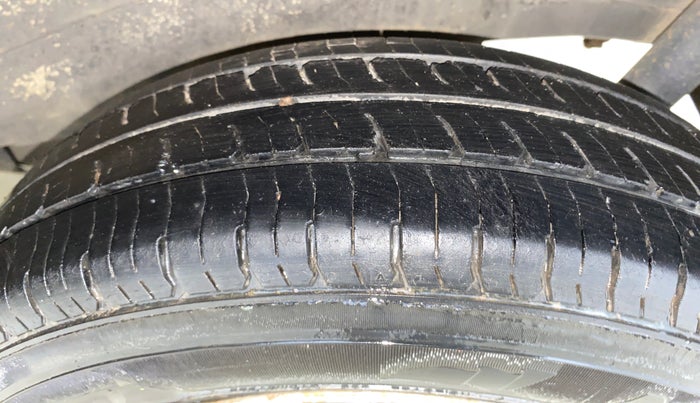 2015 Maruti Wagon R 1.0 LXI CNG, CNG, Manual, 1,10,768 km, Left Rear Tyre Tread