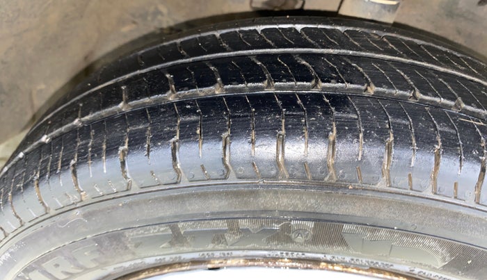 2015 Maruti Wagon R 1.0 LXI CNG, CNG, Manual, 1,10,768 km, Right Front Tyre Tread