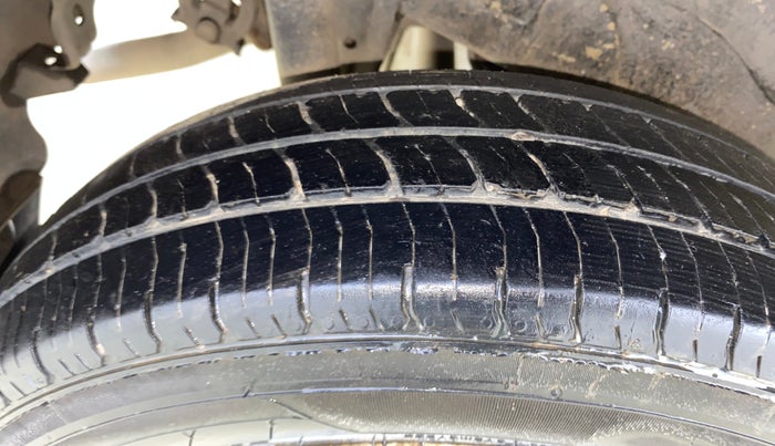 2015 Maruti Wagon R 1.0 LXI CNG, CNG, Manual, 1,10,768 km, Right Rear Tyre Tread