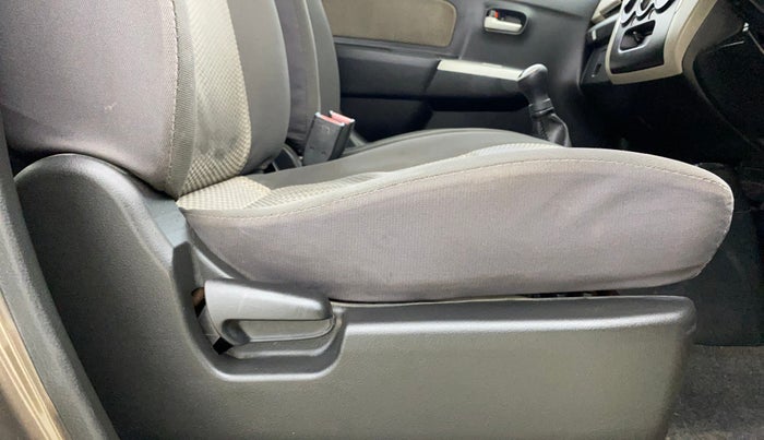 2015 Maruti Wagon R 1.0 LXI CNG, CNG, Manual, 1,10,768 km, Driver Side Adjustment Panel