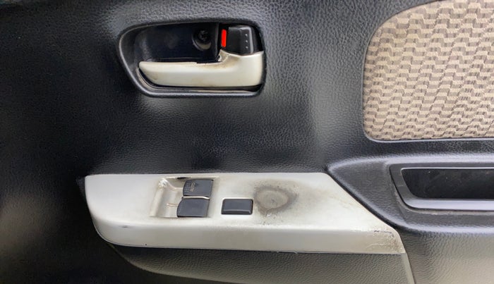 2015 Maruti Wagon R 1.0 LXI CNG, CNG, Manual, 1,10,768 km, Driver Side Door Panels Control