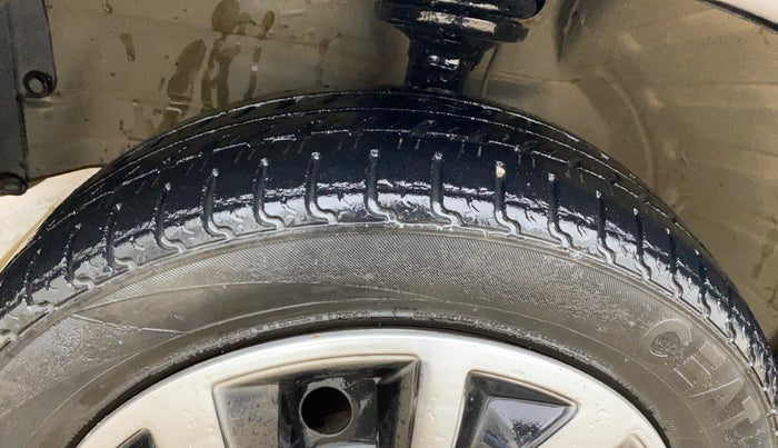 2012 Maruti Wagon R 1.0 LXI, Petrol, Manual, 1,05,087 km, Left Front Tyre Tread