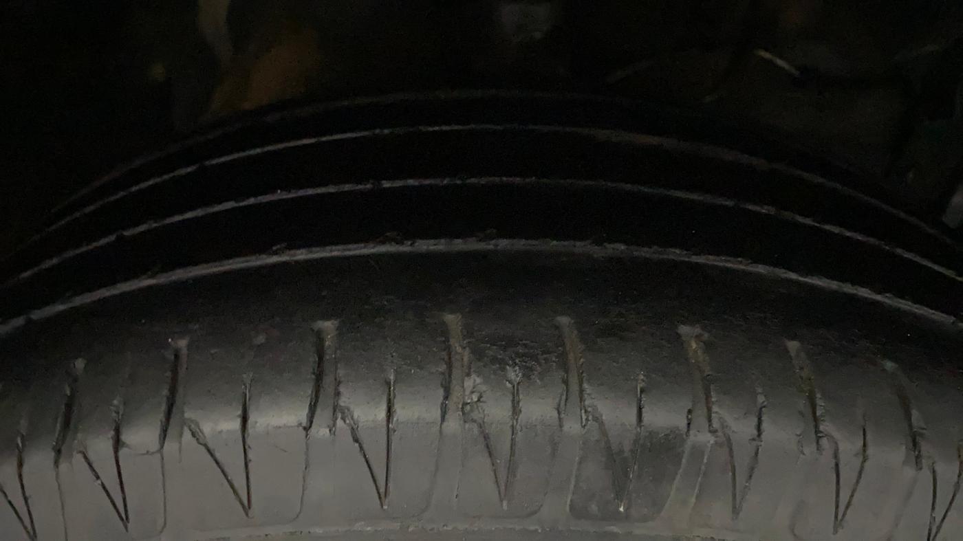 2017 Maruti Vitara Brezza ZDI, Diesel, Manual, 55,359 km, Right Front Tyre Tread