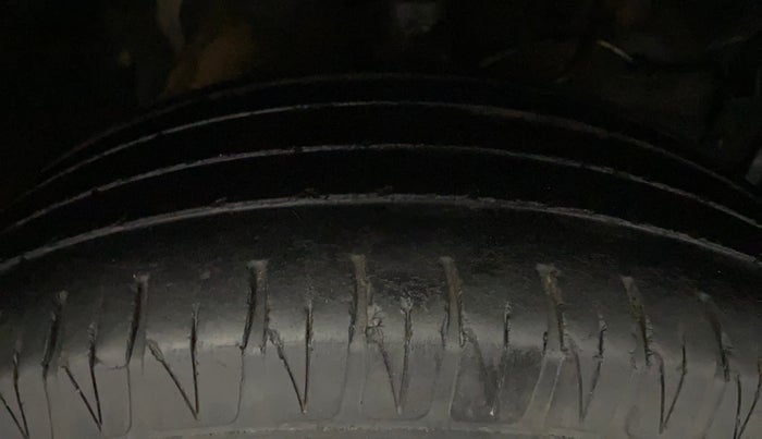 2017 Maruti Vitara Brezza ZDI, Diesel, Manual, 55,290 km, Right Front Tyre Tread