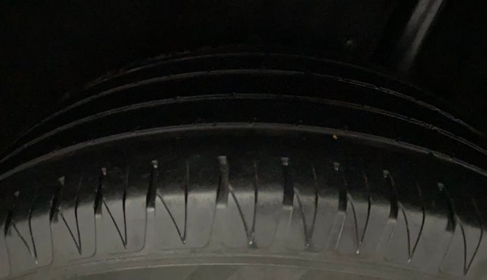 2017 Maruti Vitara Brezza ZDI, Diesel, Manual, 55,290 km, Left Rear Tyre Tread