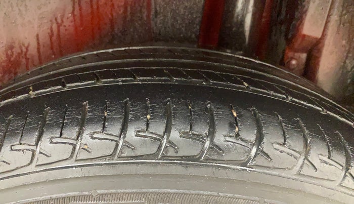 2015 Maruti Swift ZXI, Petrol, Manual, 58,467 km, Left Rear Tyre Tread