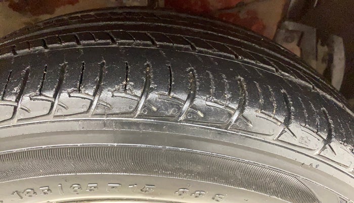 2015 Maruti Swift ZXI, Petrol, Manual, 58,467 km, Right Front Tyre Tread