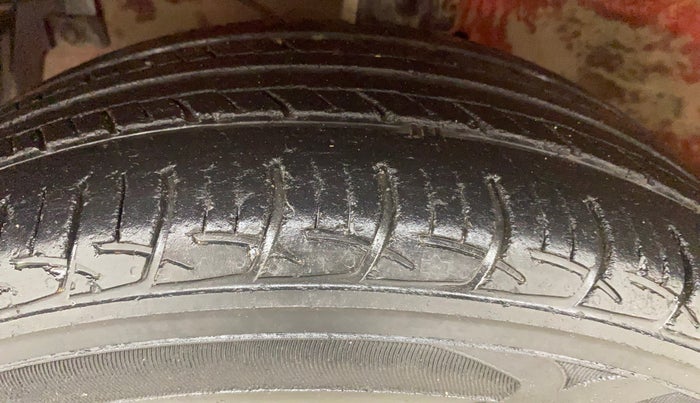 2015 Maruti Swift ZXI, Petrol, Manual, 58,467 km, Left Front Tyre Tread