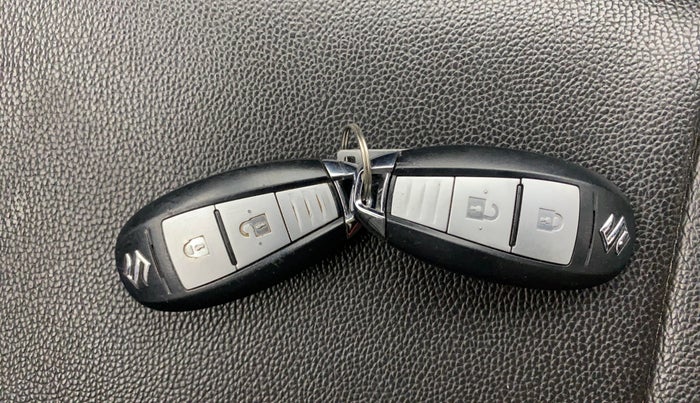 2015 Maruti Swift ZXI, Petrol, Manual, 58,467 km, Key Close Up