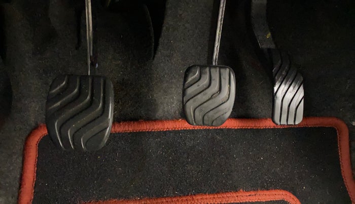 2021 Renault Kwid RXT 1.0 (O), Petrol, Manual, 21,408 km, Pedals