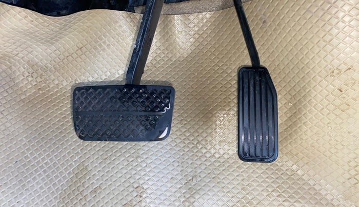 2014 Honda Brio VX AT, Petrol, Automatic, 1,03,595 km, Pedals