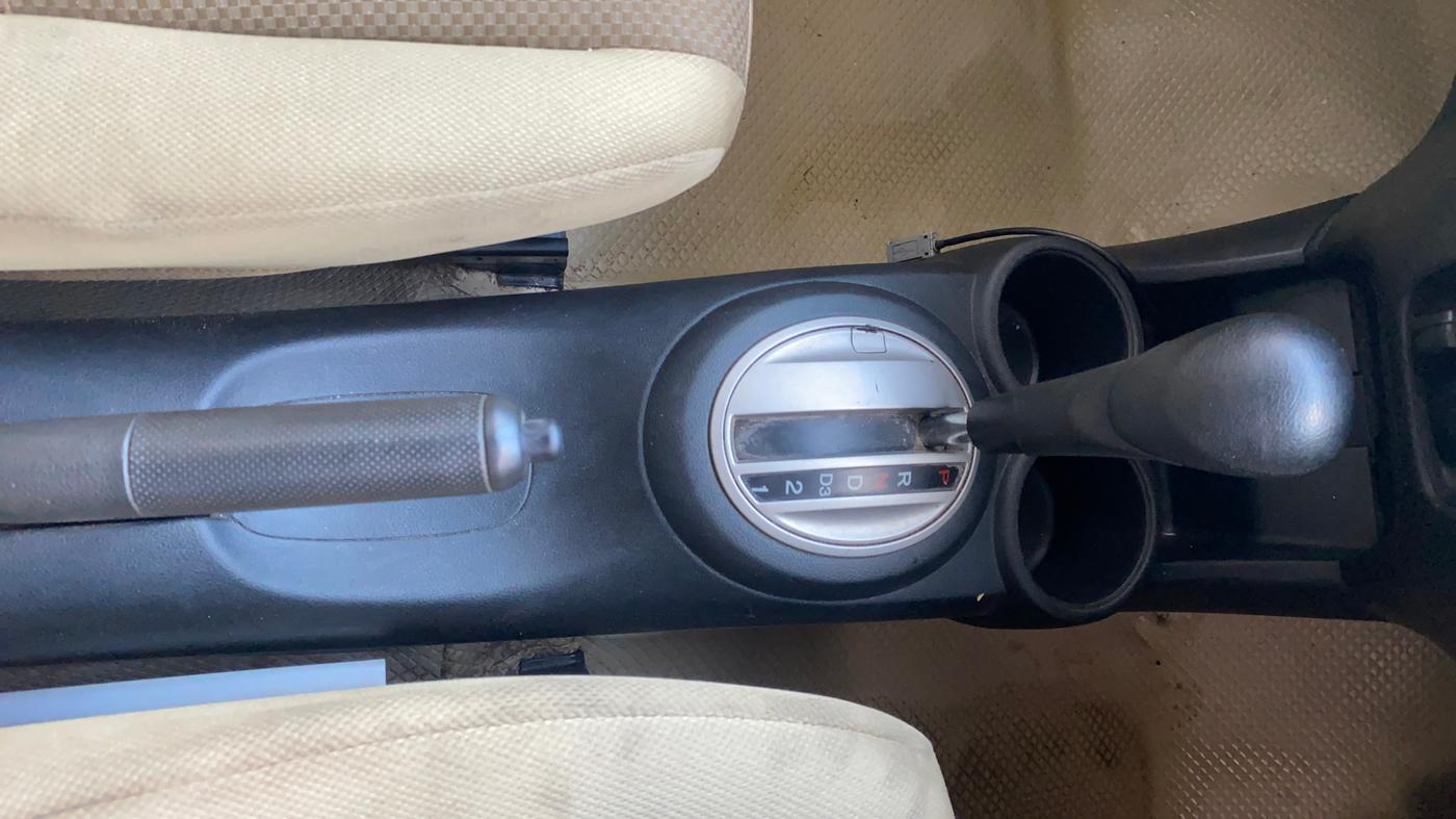 2014 Honda Brio VX AT, Petrol, Automatic, 1,03,862 km, Gear Lever