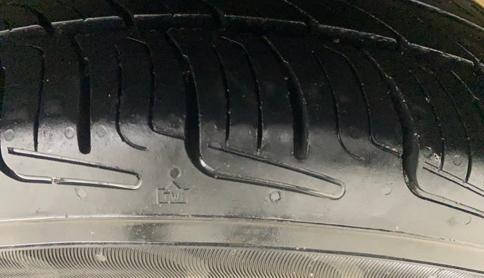 2014 Honda Brio VX AT, Petrol, Automatic, 1,03,595 km, Left Rear Tyre Tread