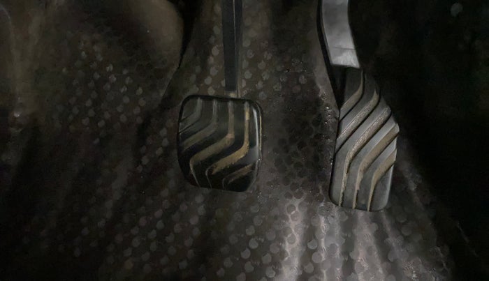 2020 Renault TRIBER RXZ AMT, Petrol, Automatic, 37,499 km, Pedals