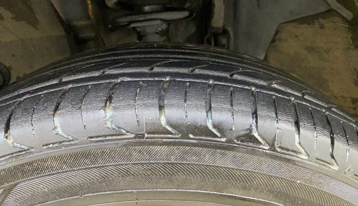 2020 Renault TRIBER RXZ AMT, Petrol, Automatic, 37,499 km, Left Front Tyre Tread