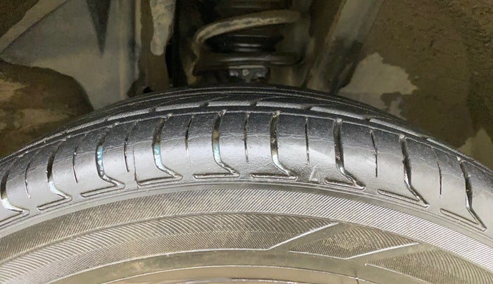 2020 Renault TRIBER RXZ AMT, Petrol, Automatic, 37,499 km, Right Front Tyre Tread