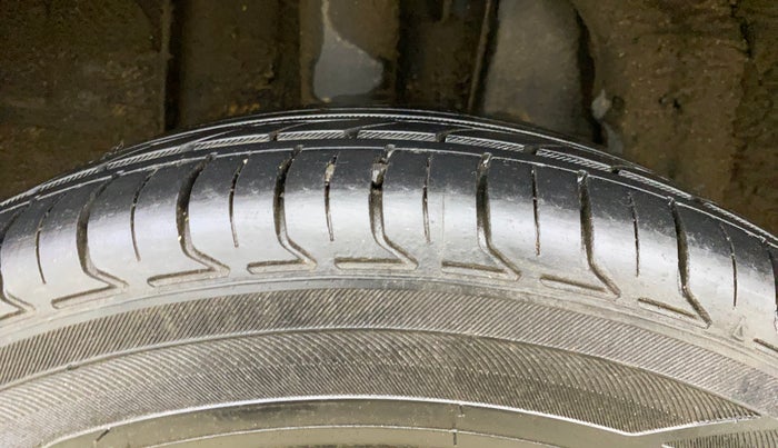 2020 Renault TRIBER RXZ AMT, Petrol, Automatic, 37,499 km, Right Rear Tyre Tread