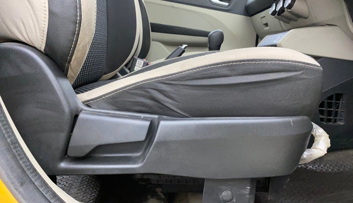 2020 Renault TRIBER RXZ AMT, Petrol, Automatic, 37,499 km, Driver Side Adjustment Panel