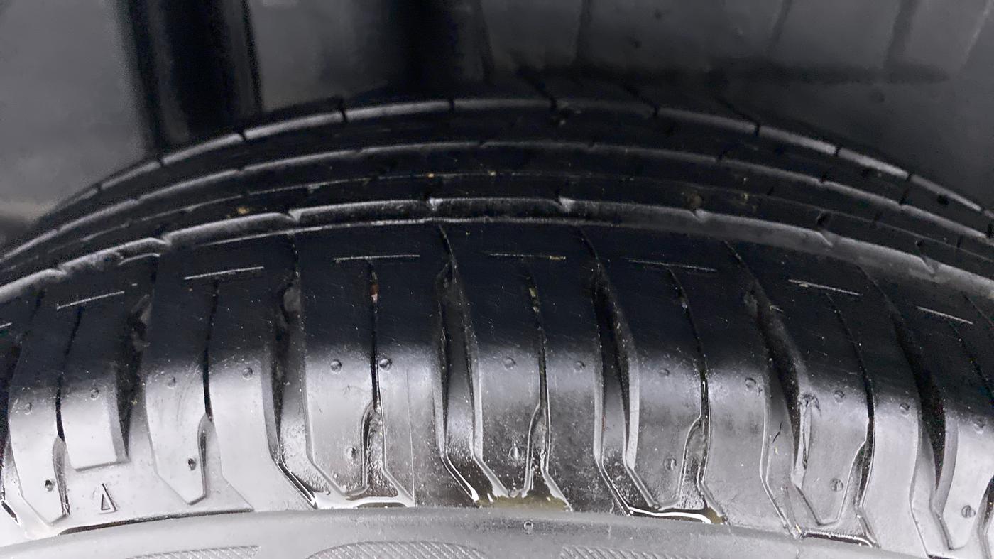 2020 Maruti Dzire ZXI Plus, Petrol, Manual, 13,902 km, Right Rear Tyre Tread