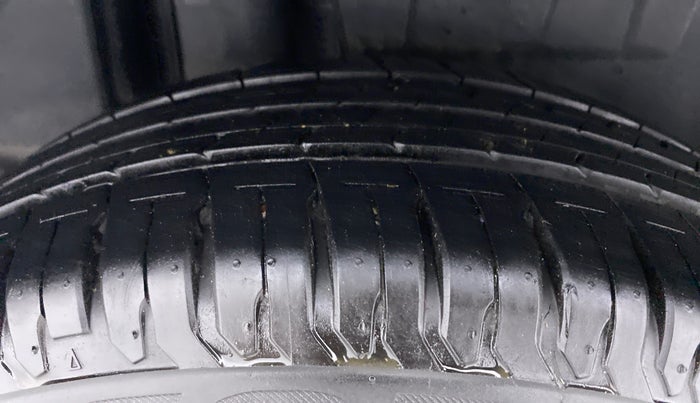 2020 Maruti Dzire ZXI Plus, Petrol, Manual, 13,902 km, Right Rear Tyre Tread