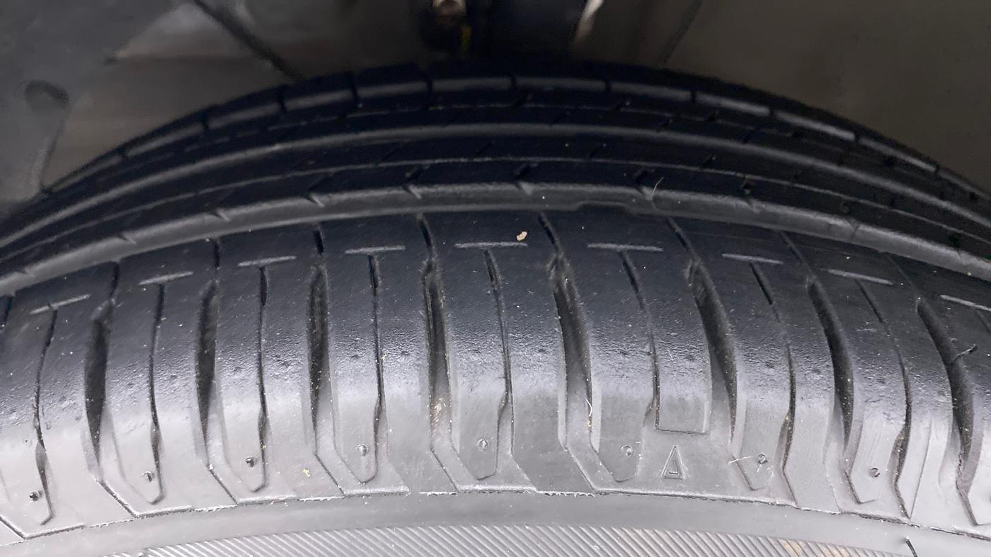 2020 Maruti Dzire ZXI Plus, Petrol, Manual, 13,902 km, Left Front Tyre Tread