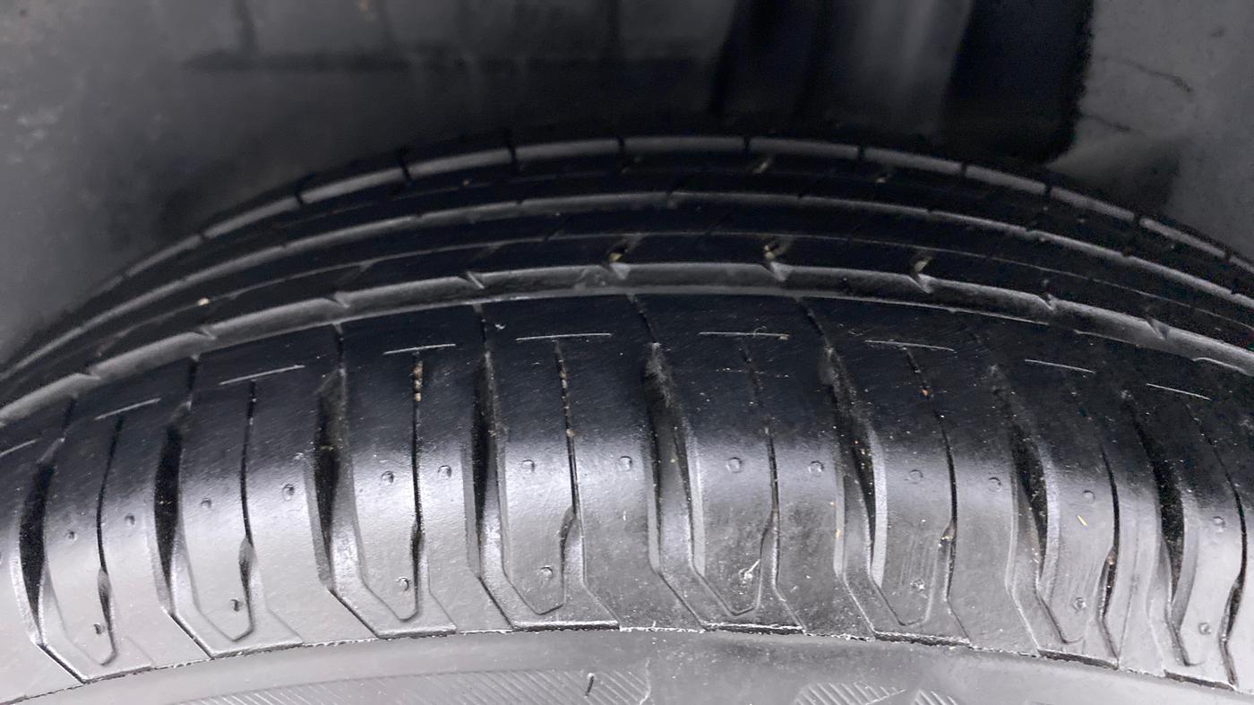 2020 Maruti Dzire ZXI Plus, Petrol, Manual, 13,902 km, Left Rear Tyre Tread