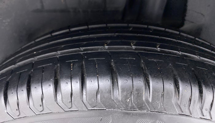 2020 Maruti Dzire ZXI Plus, Petrol, Manual, 13,902 km, Left Rear Tyre Tread
