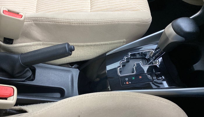 2018 Toyota YARIS V CVT, Petrol, Automatic, 23,418 km, Gear Lever