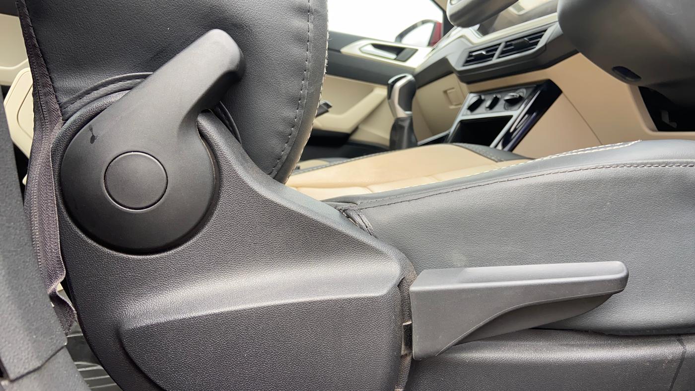 2022 Volkswagen VIRTUS HIGHLINE TSI 1.0 MT, Petrol, Manual, 16,832 km, Driver Side Adjustment Panel