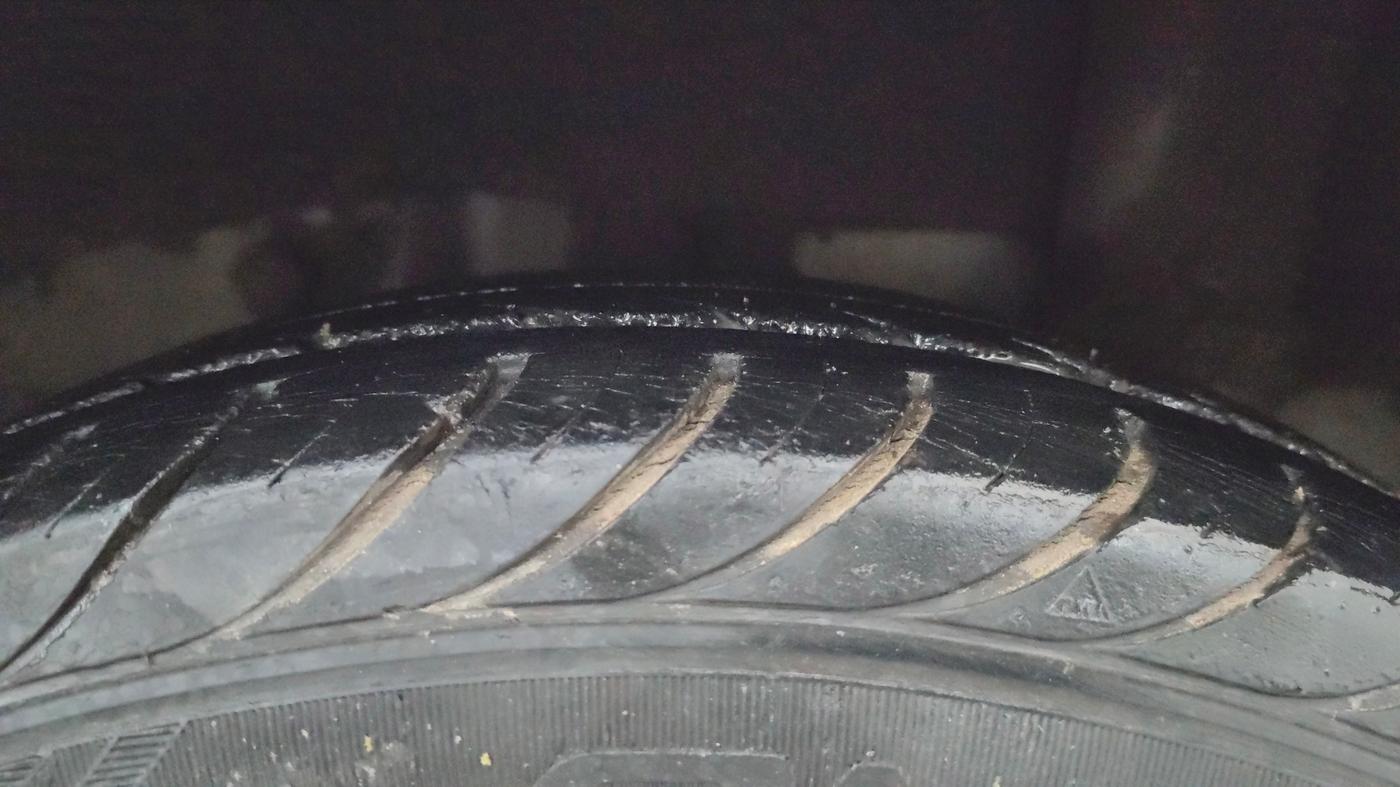 2015 Hyundai Eon MAGNA +, Petrol, Manual, 72,591 km, Left Rear Tyre Tread